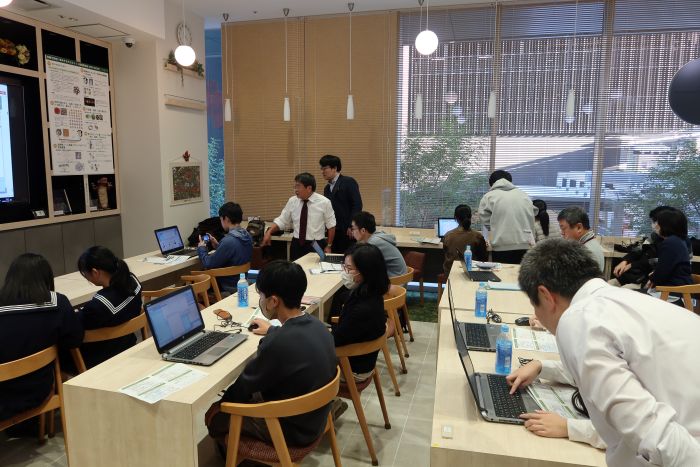 先進サイエンスサロンの様子