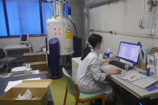  研究室で研究に取り組まれている様子