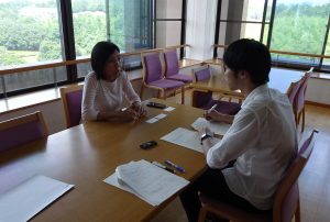 インタビュー風景の写真