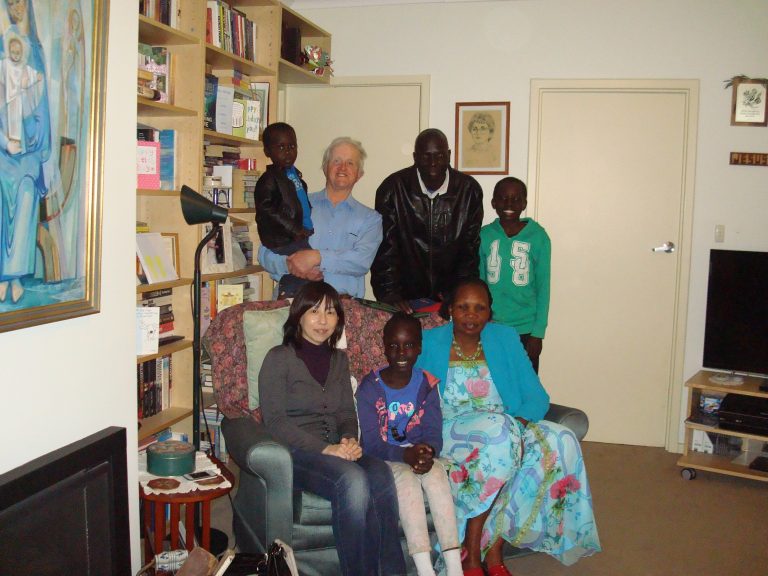 スーダン難民の家族と栗田先生