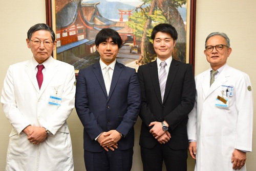 左から服部診療科長　川本医師、田中医師、安達病院長