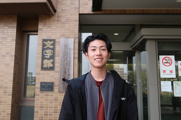 文学部１年生 徳丸 佳祐さん