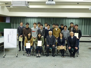 杉本研究科長(前列中央)と記念撮影