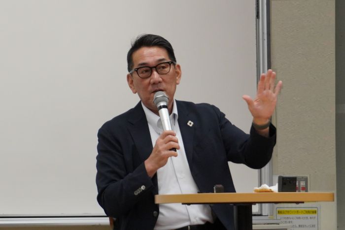 野村　謙二郎氏