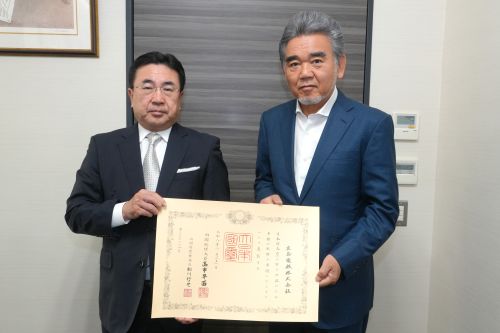 広島大学基金に寄附 広島電鉄株式会社様に紺綬褒章伝達 | 広島大学