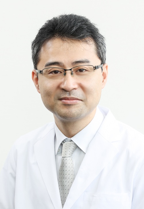 中野　亮介