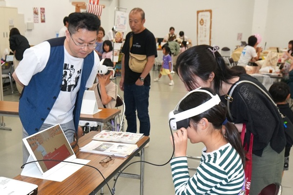 「はたらく細胞」VRを体験する子どもたち