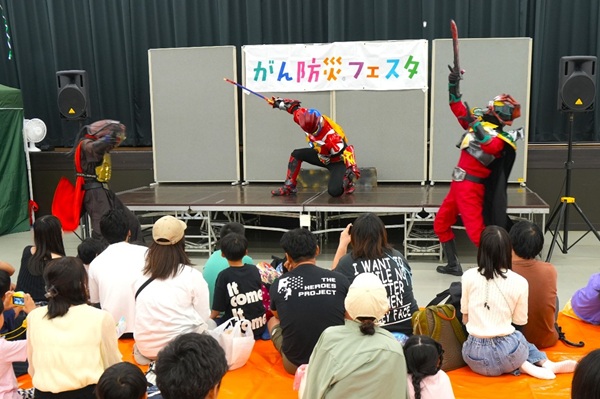 人気を集めたメープルカイザーのヒーローショー