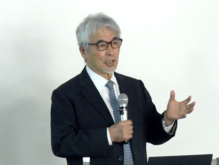 山極壽一氏