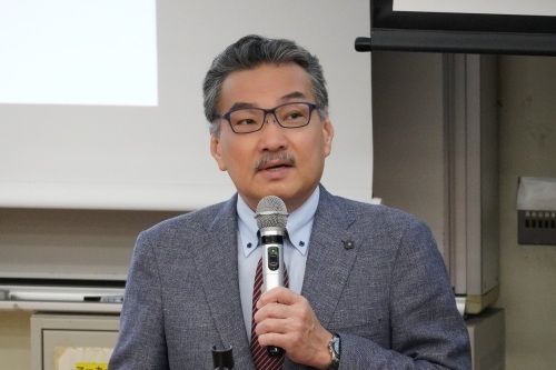 柳沢正史氏