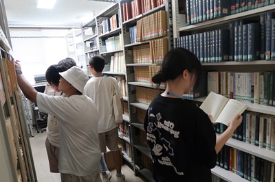 蔵書の自由閲覧タイム