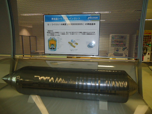 ショールームに展示されていた300mmシリコン単結晶インゴット