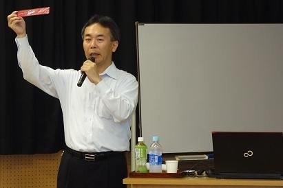 講義中の宮園司史客員教授・1