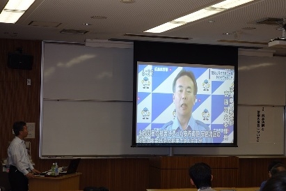 講義中の宮園司史客員教授・2