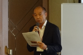 総務グループ中井副グループリーダー (校友会事務局)による校友会・基金の紹介
