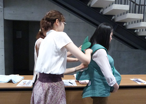 広島大学医学部保健学科の妊婦・赤ちゃん体験ブース