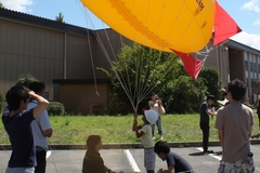 気球の引っ張り（浮力10kg）体験