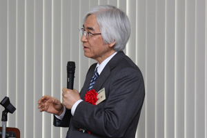 報告を行う神谷教授