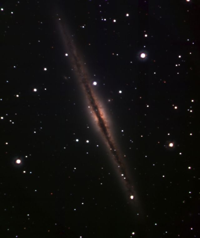 NGC 891 (アンドロメダ座 渦巻き銀河;　エッジオン銀河)　