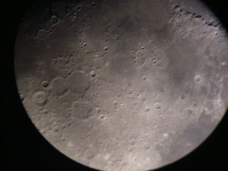かなた望遠鏡で撮影した月の一部の拡大写真