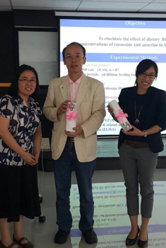 Receiving souvenirs from Asst. Prof. Masubon (left) after the lectures