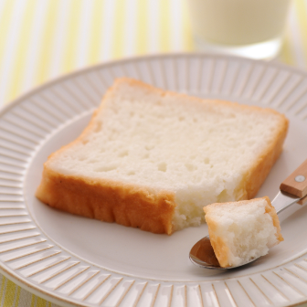 写真　商品「らくらく食パン」