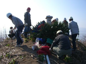 現代GPフロントランナープログラム企画 - 伝説の島・津久根島にマツ植樹