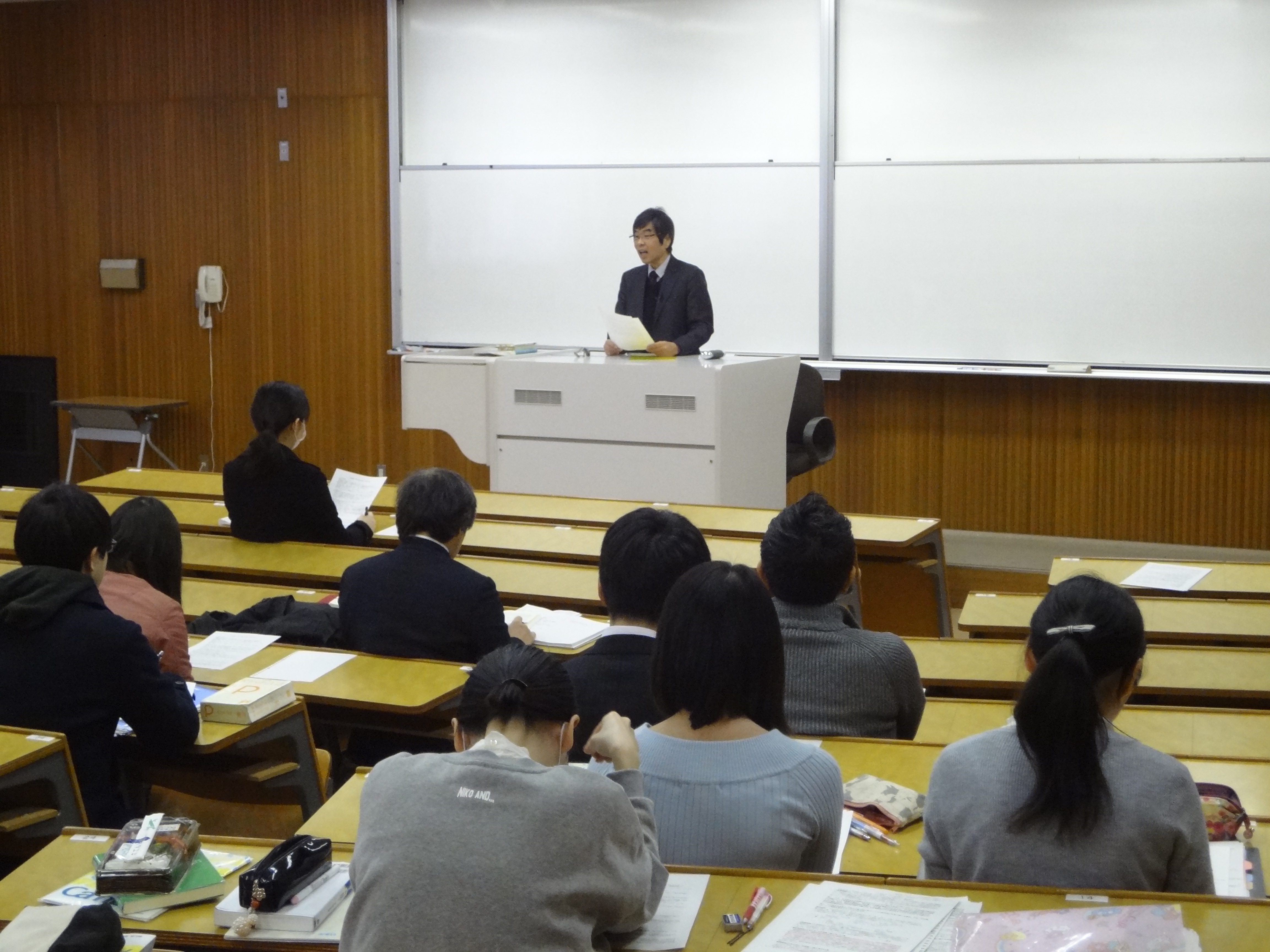横山先生の最終講義の光景