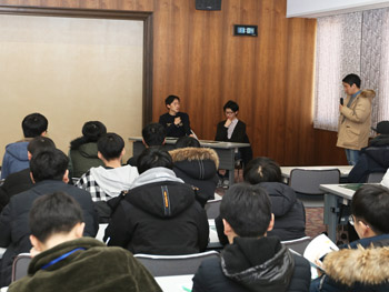 座談会の模様 座談会の模様