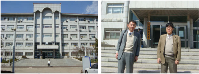 左:学部のメインビルディング 右:学部玄関前にて
