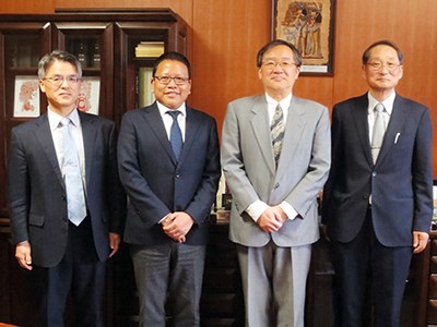 大阪・神戸インド総領事館 T.ARMSTRONG CHANGSAN 総領事が文学研究科を 訪問