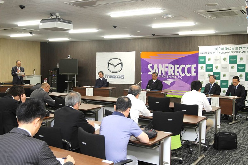 協定書の調印式・記者説明会 協定書の調印式・記者説明会