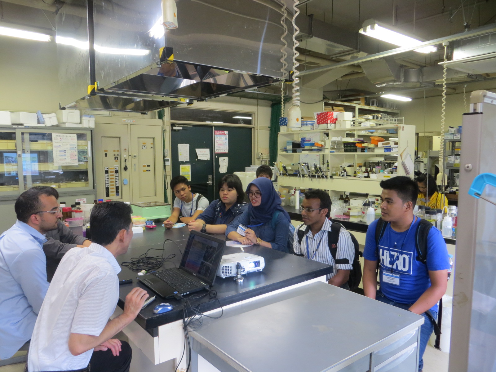 Visiting laboratories of the Graduate School of Biosphere Science