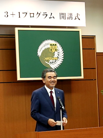 式辞を述べる越智学長 式辞を述べる越智学長