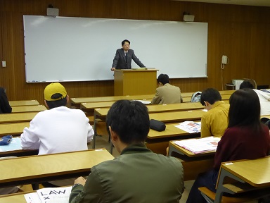 「2017年度　広島大学法科大学院入試説明会・司法試験合格者報告会」を東広島・東千田 キャンパスで開催しました。（10/18）