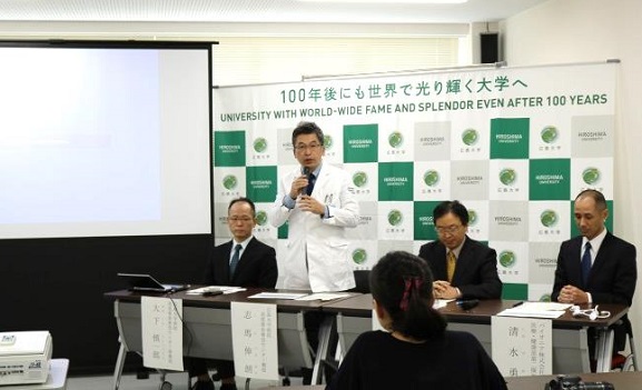 大下准教授、志馬教授、日本光電工業(株)高柳氏、パイオニア(株)清水氏(左から) 大下准教授、志馬教授、日本光電工業(株)高柳氏、パイオニア(株)清水氏(左から)