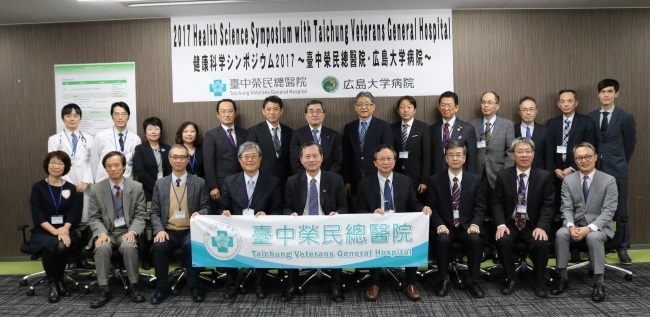 シンポジウム参加者の記念写真 シンポジウム参加者の記念写真