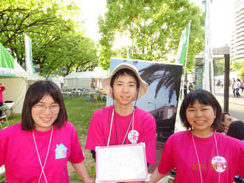 課外活動（フラワーフェスティバルで広島大学ブースを出展）