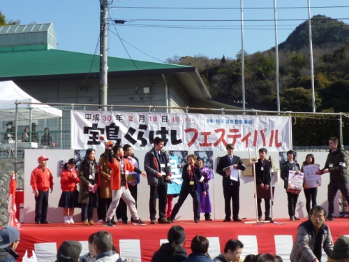 倉橋フェスティバル・ステージで留学生の企画を紹介