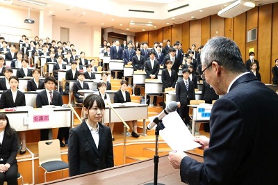 各職の代表者に辞令を交付 各職の代表者に辞令を交付