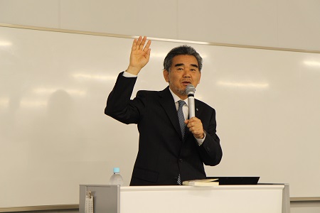 学生に発言を求める学長